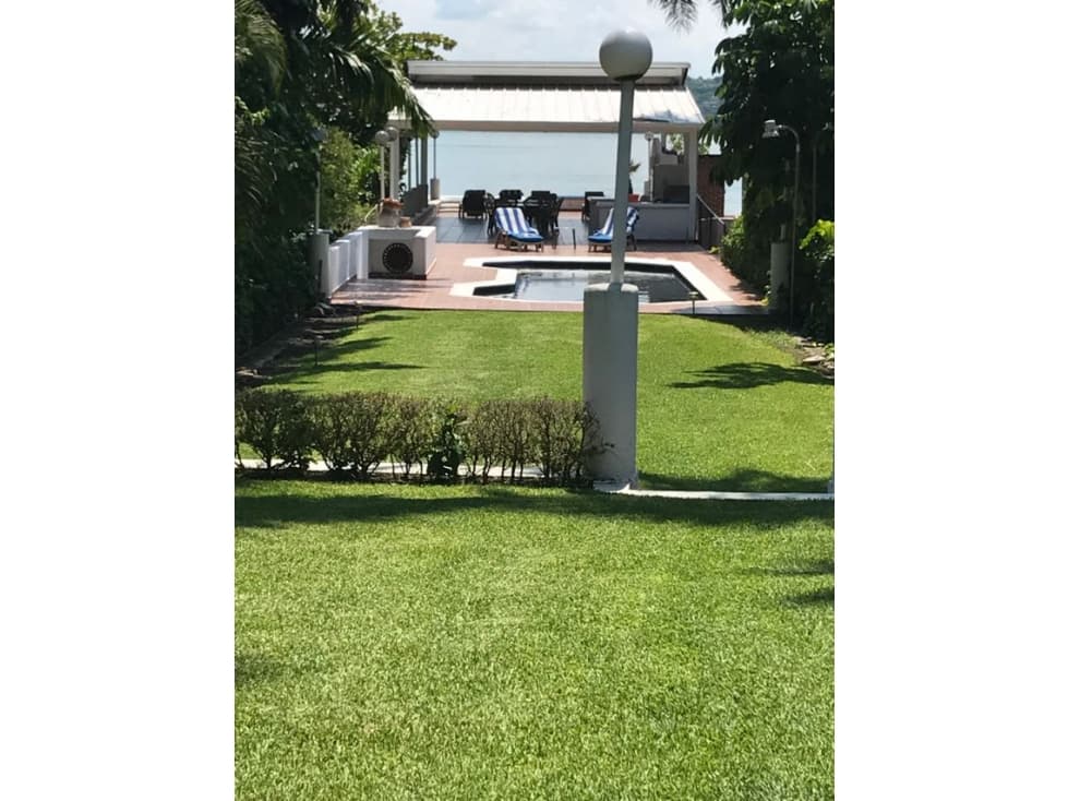 CASA EN VENTA A ORILLA DEL LAGO "AMAURY" - 1