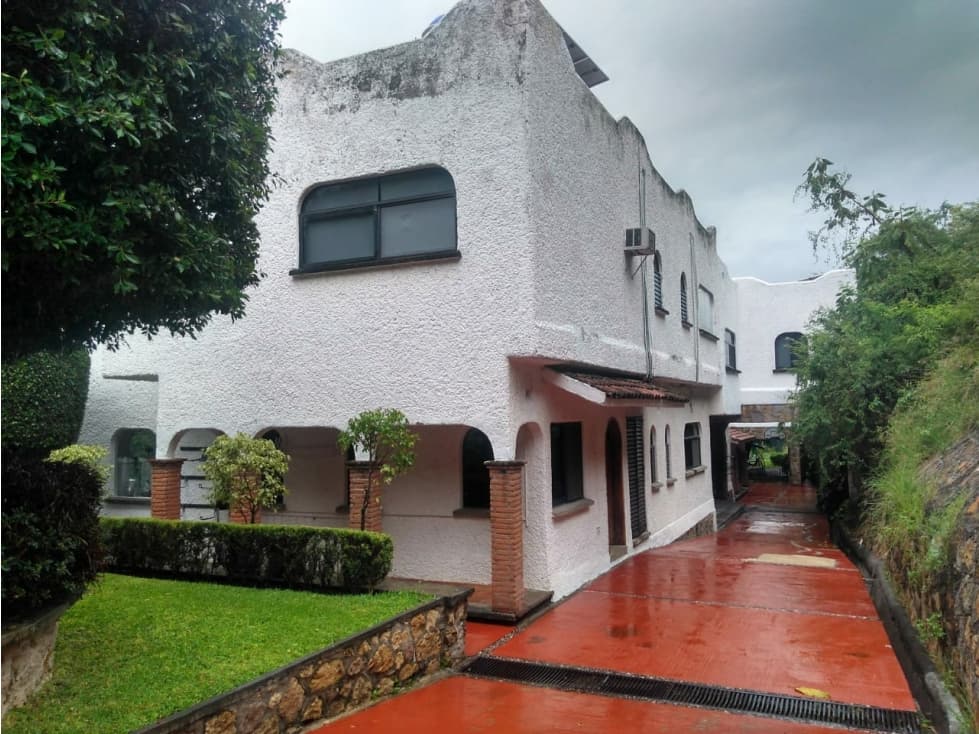 CASA EN VENTA A ORILLA DEL LAGO "CHAPY" - 1