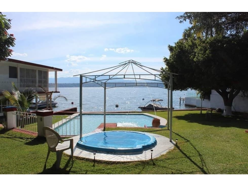 CASA EN VENTA A ORILLA DEL LAGO "T. - PLANO" - 1