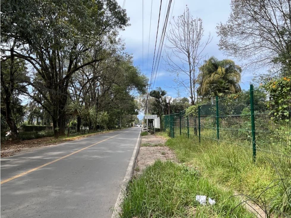 TERRENO DE 1800m2 USO COMERCIAL, AVANDARO - 1
