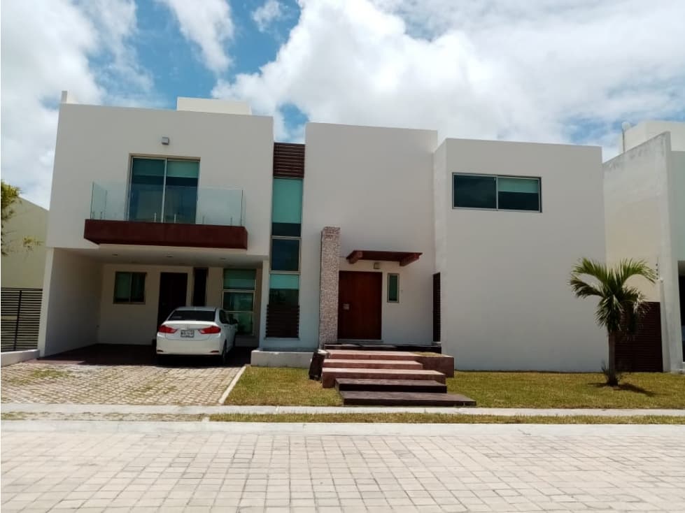 Casa en renta en club residencial azul, Ciudad del Carmen. - 1