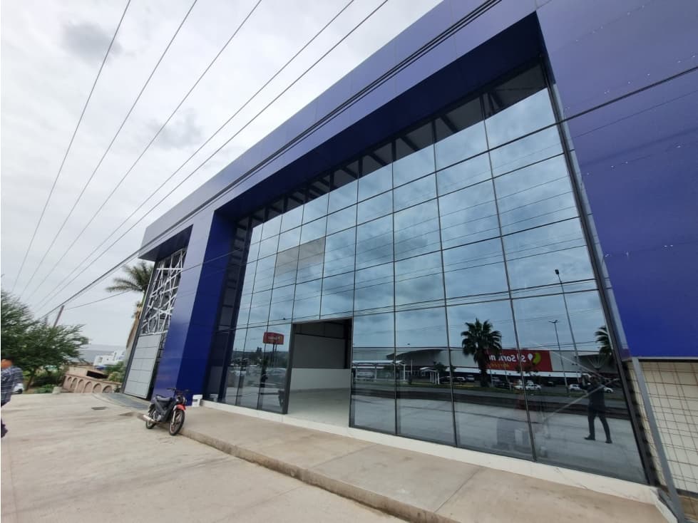 LOCAL 2 NIVELES 1250 M2 ESTACIONAMIENTO BLVD LAZARO C. SAHUAYO MICH - 1