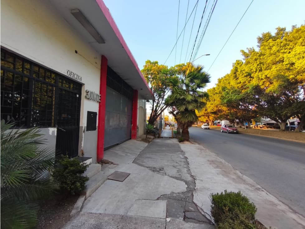 BODEGA EN VENTA 600 m2 BLVD LAZARO CARDENARDENAS NTE SAHUAYO MICHOACAN - 1