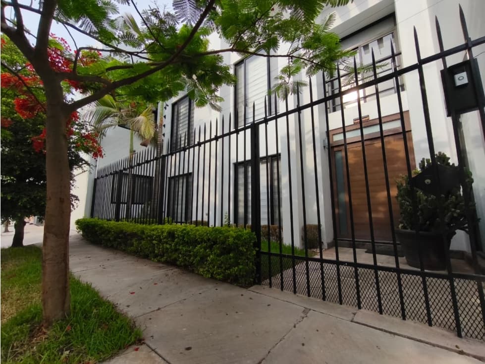 RENTA CASA GALEANA ESQ. USO COMERCIAL, LAS BRISAS SAHUAYO MICH - 1