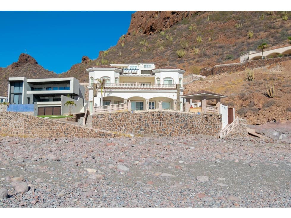 CASA EN VENTA EN SAN CARLOS SOBRE LA PLAYA EN BAHIA DEL ENCANTO - 1