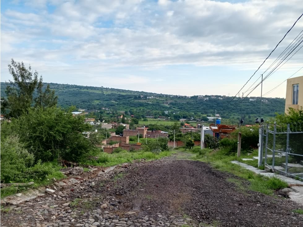 TERRENO EN JARDÍN REAL CALLE ALCATRACES SAHUAYO, MICHOACÁN. - 1