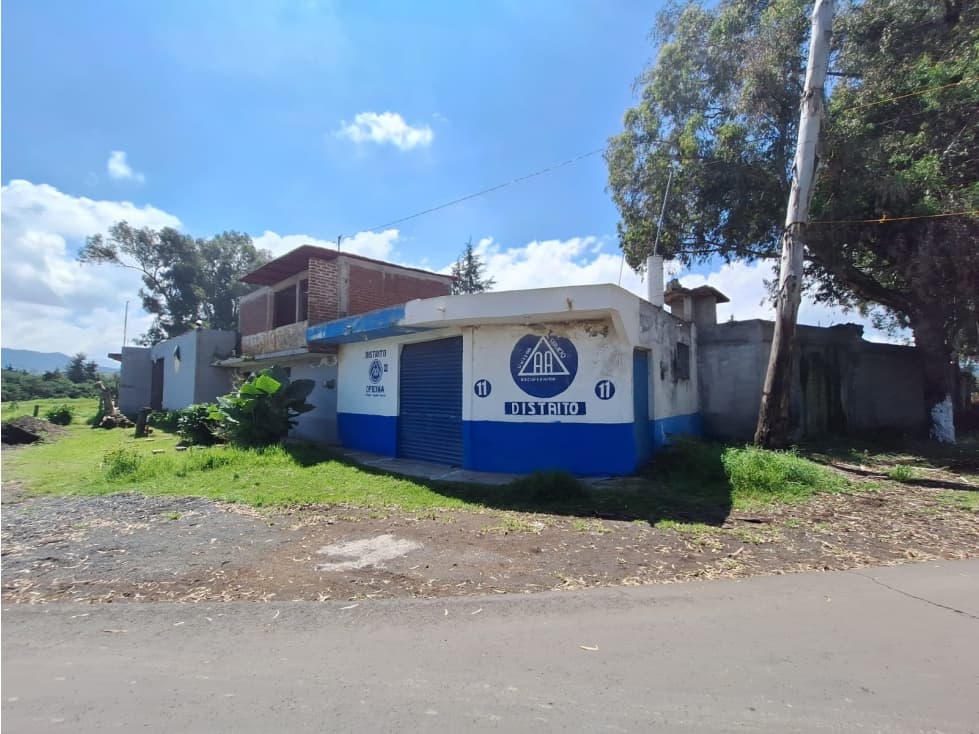 Casa con Locales y Terreno grande en Venta Patzcuaro Eronga - 1