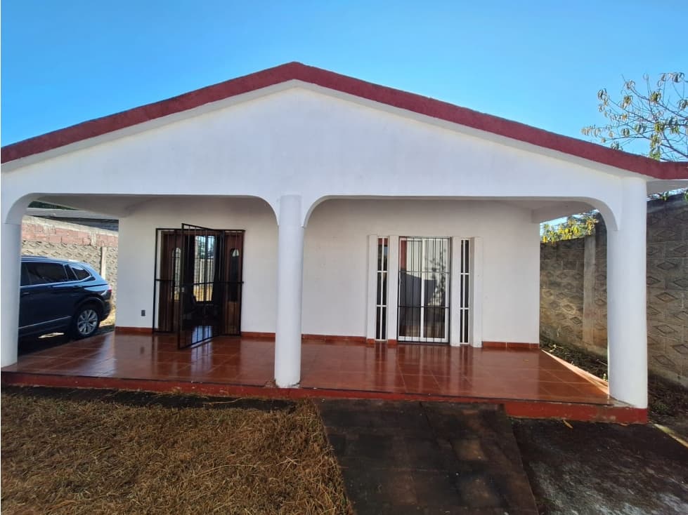 Casa en renta con gran terreno en Pátzcuaro - 1