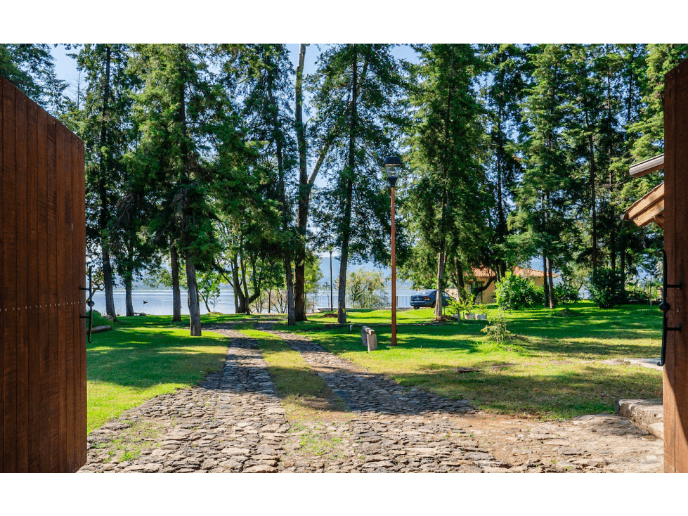 Terrenos en Venta con Orilla al Lago de Patzcuaro Fracc Privado - 1