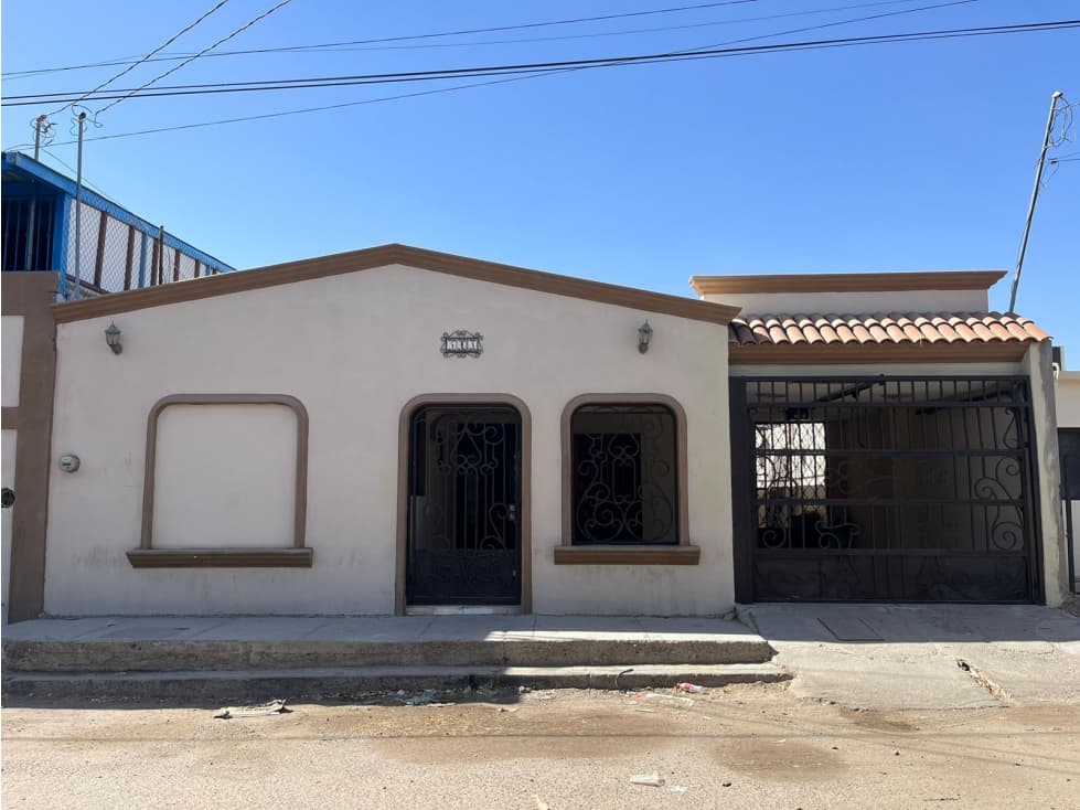 CASA EN VENTA EN COLONIA LUIS ENCINAS - 1