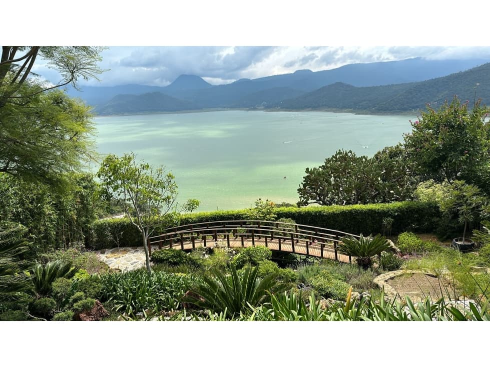 CASA UBICADA CERCA DEL SANTUARIO RESORT EN VALLE DE BRAVO - 1