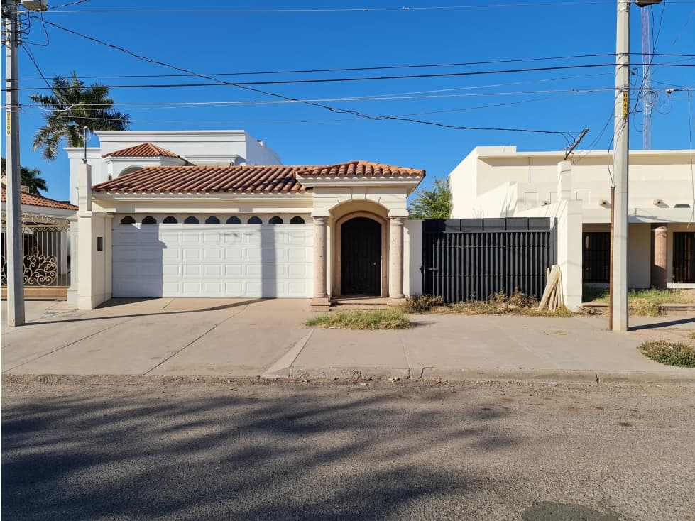 SE VENDE CASA EN EL CENTRO DE NAVOJOA - 1