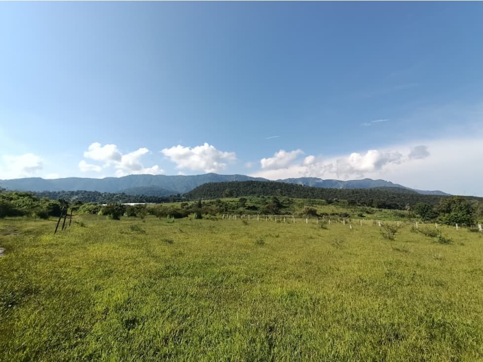 LOTE PLANO IDEAL PARA CASA DE CAMPO EN ZONA TRANQUILA - 1
