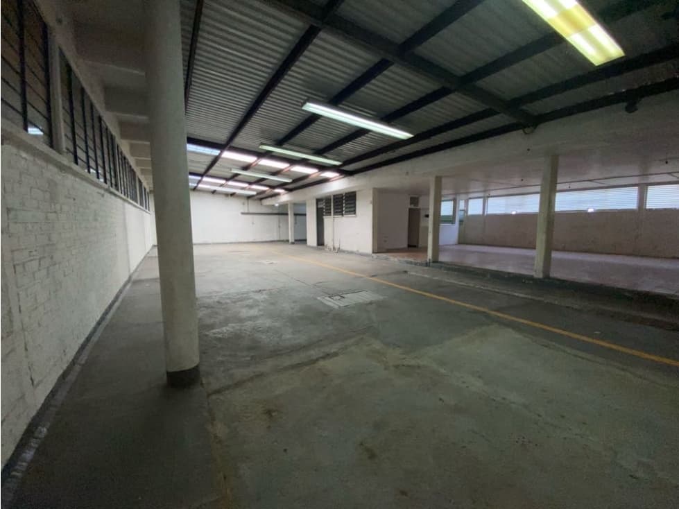 BODEGA CON OFICINA EN RENTA NAUCALPAN 410 m2 - 1