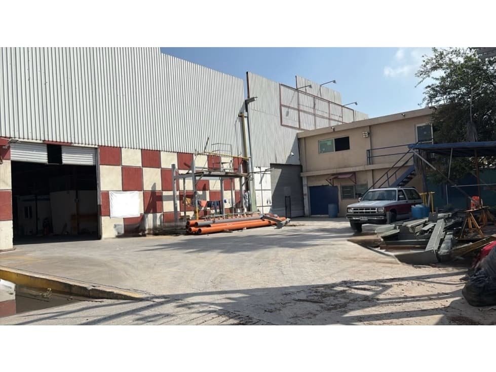 BODEGA EN RENTA 3200M2 SOBRE LIBRAMIENTO - 1