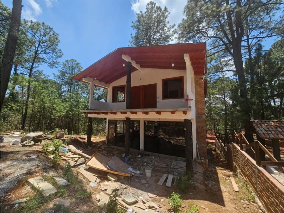 Bonita cabaña en construcción para remodelación en zona céntrica - 1