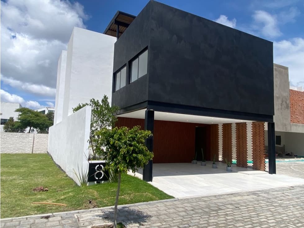 Casa de 353 m2 con recámara en PB en venta. Lomas de Angelopolis - 1