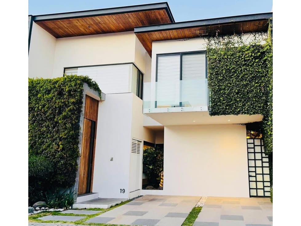Casa en renta en lomas de Angelopolis frente a área verde! - 1