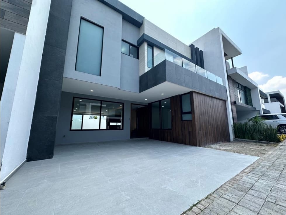 Casa en venta con 3 recs y 340 m2 construidos en Lomas de Angelopolis - 1