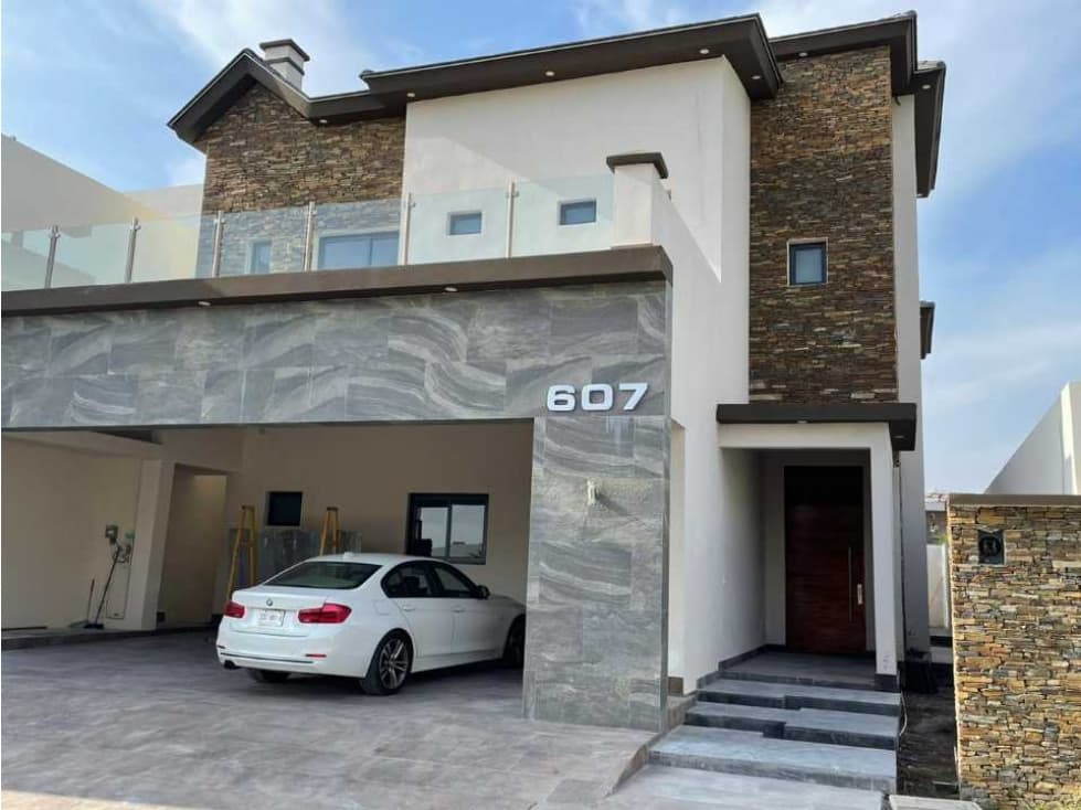 Casa en Venta en La Joya Residencial en Monterrey - 1
