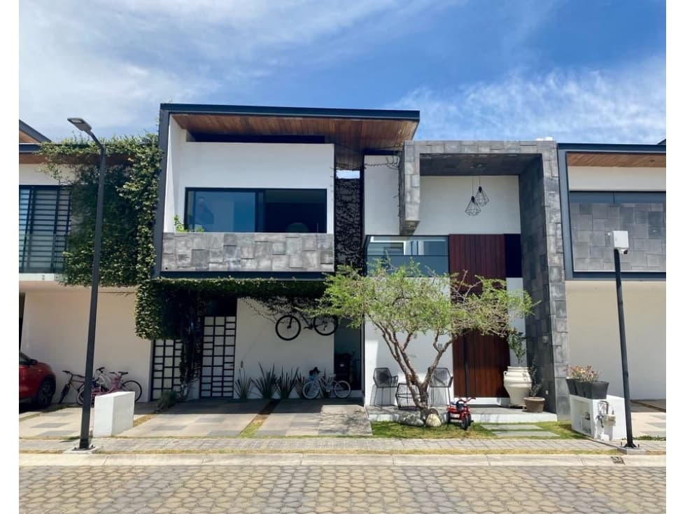 Casa en renta a dos minutos de Barrio Cascatta. Lomas Angelopolis - 1