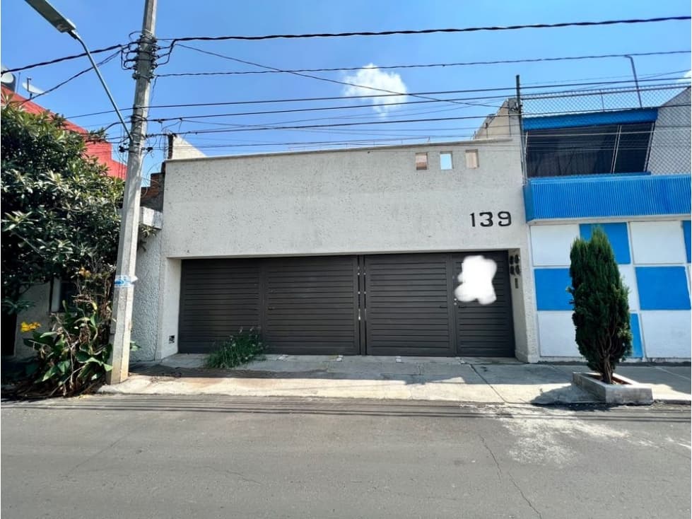 DEPA EN VENTA A UNA CUADRA DE AV. VENTURA PUENTE MORELIA - 1