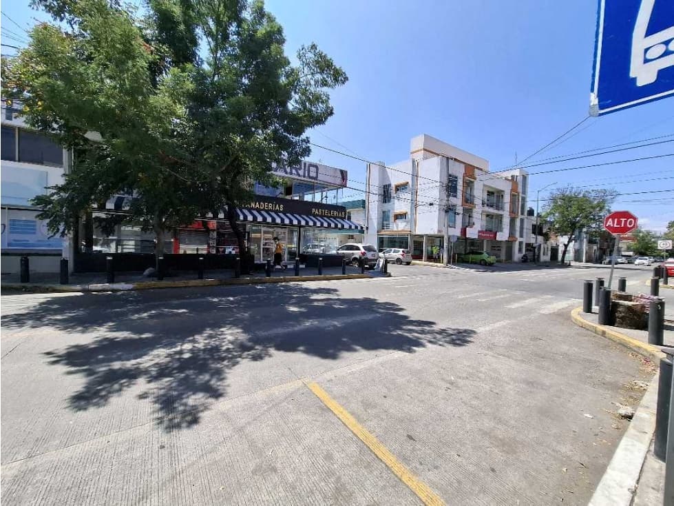 LOCALES COMERCIALES EN VENTA - 1