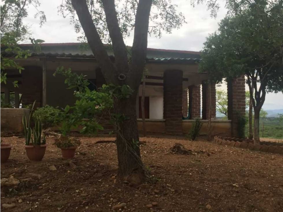 RANCHO A LA ENTRADA DE POBLADO CERCA DEL AEROPUERTO - 1