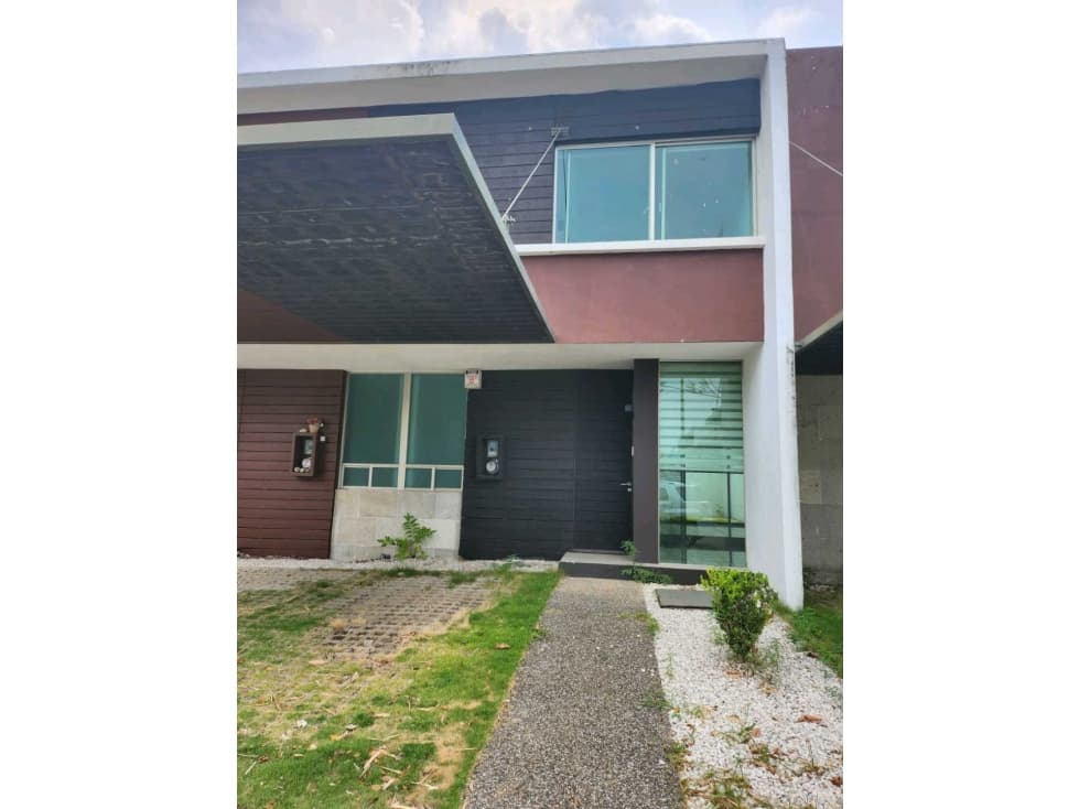 Renta de Casa en Privada Cochera P/2Autos 3Recámaras 2.5Baños Altozano - 1