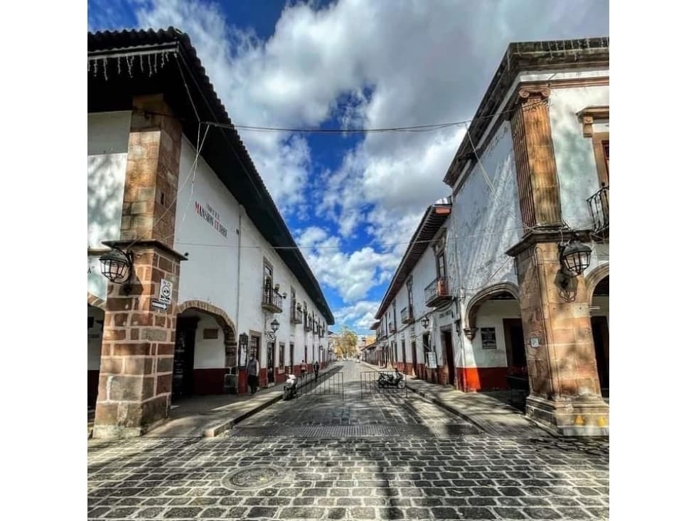 SE RENTA PROPIEDAD GRANDE EN CENTRO DE PATZCUARO - 1