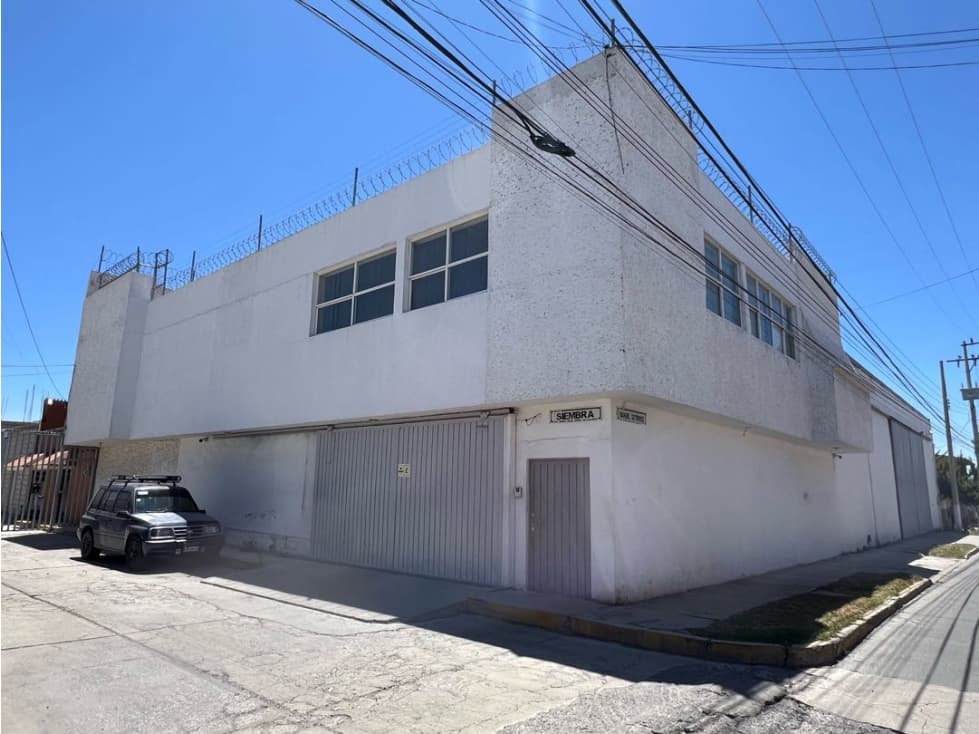 Venta de Bodega Céntrica con Oficinas 1,236 m² en Pachuca - 1
