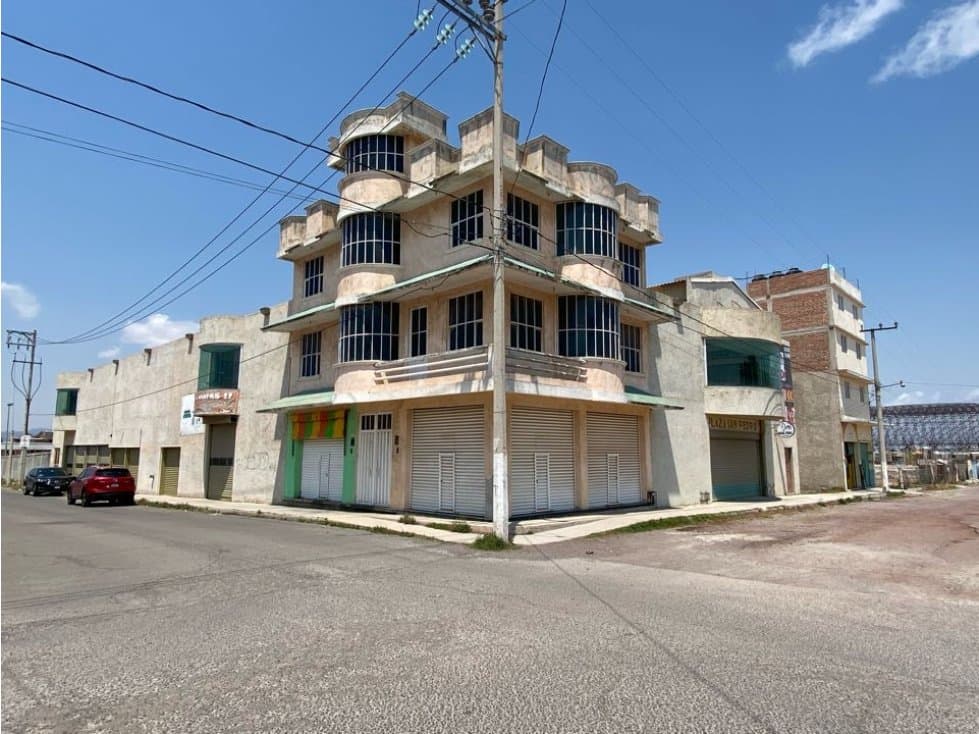 Venta Plaza Comercial en Tulancingo, 2 Pisos y 112 Locales - 1