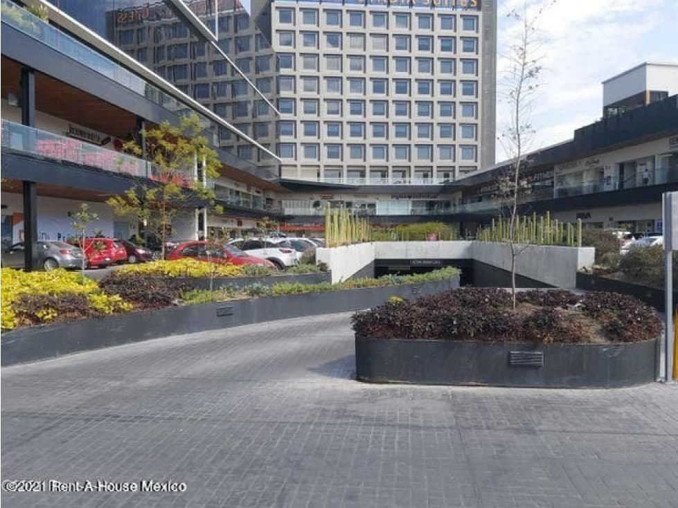 Local de 56.68m2 en importante Plaza ubicada estratégicamente - 1