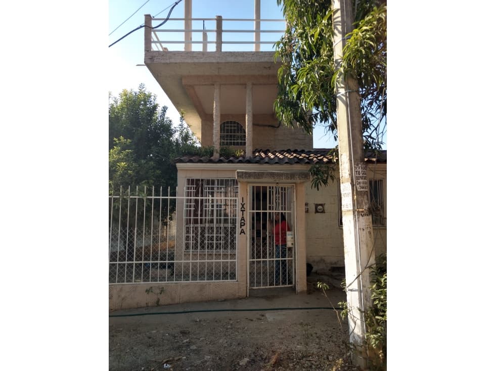 VILLASOL BONITA Y AMPLIA CASA DE 2 NIVELES EN RENACIMIENTO CON TERRAZA - 1