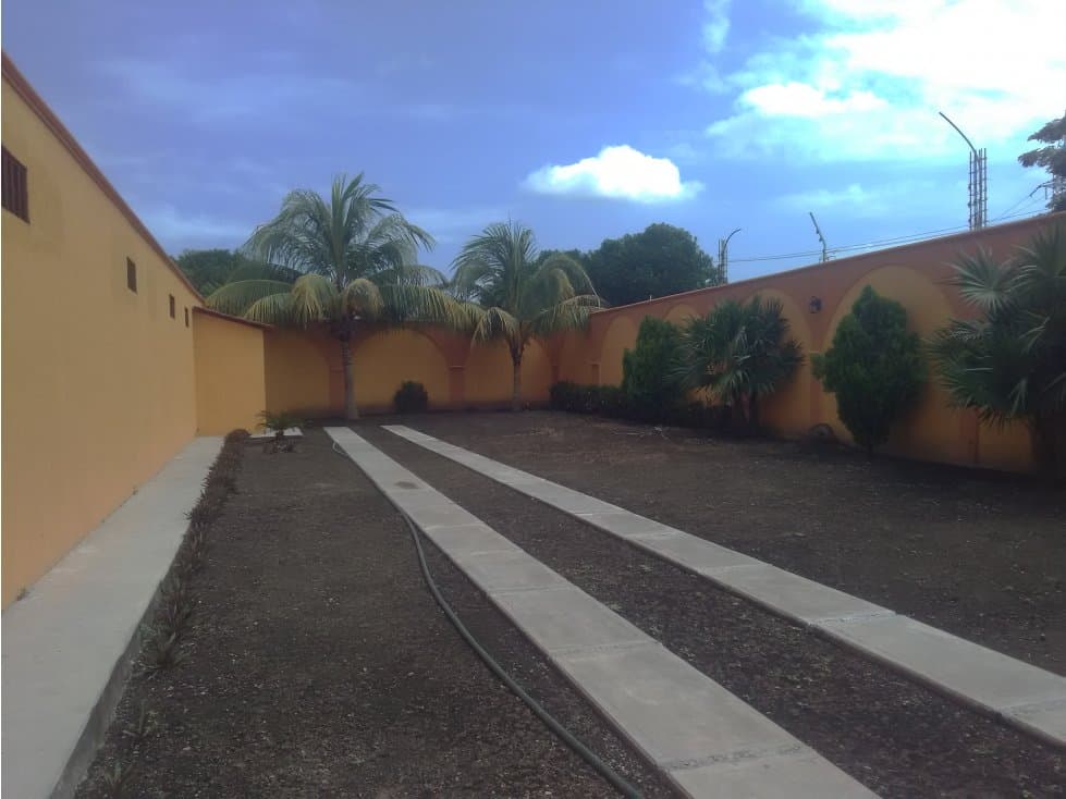 SE VENDE HOTEL EN LIBRAMIENTO SUR MAZATÁN - 1