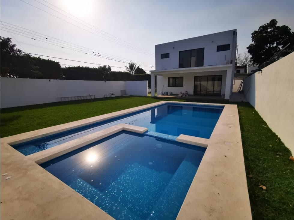 ESTRENA EXCELENTE PROPIEDAD CON AMPLIO TERRENO - 1