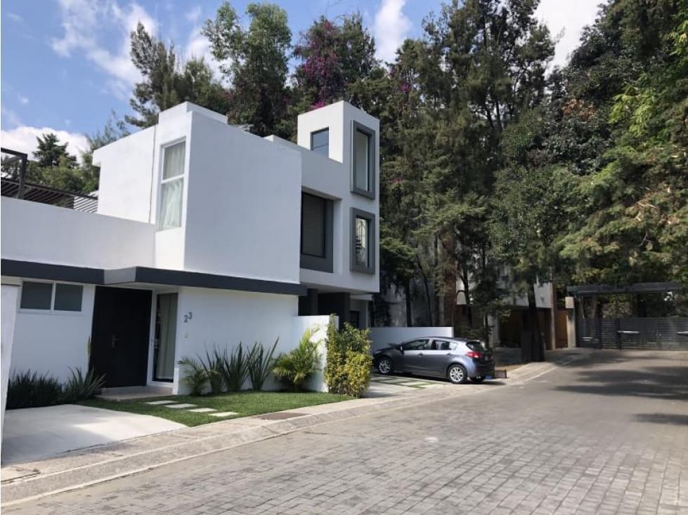 CASA CON ALBERCA EN FRACC. AL NORTE DE CUERNAVACA - 1