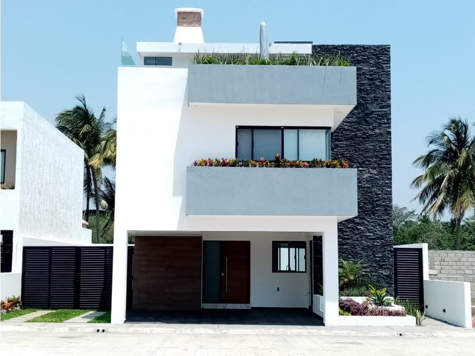 RESIDENCIA CON ROOF GARDEN EN FRACC. PRIVADO CON EMBARCADERO - 1