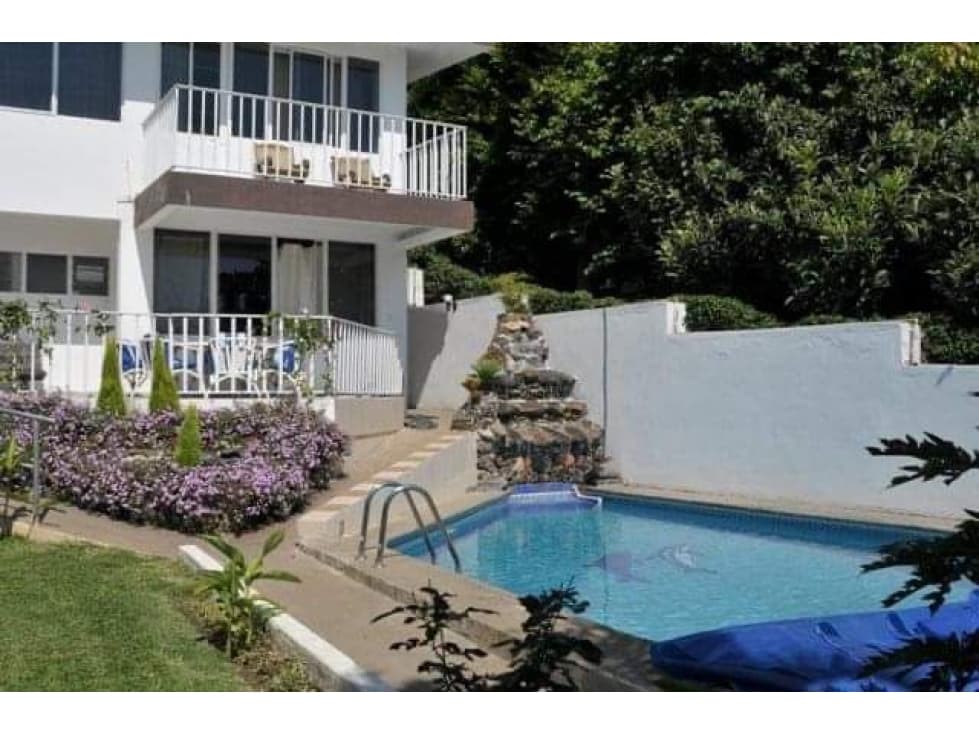 Venta o Renta de Casa Sola en Lomas de Cortes - 1