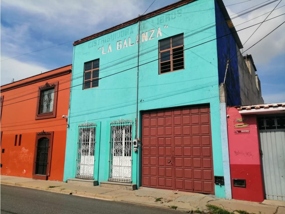 EN VENTA EDIFICIO CON EXCELENTE UBICACIÓN EN EL CENTRO - 1