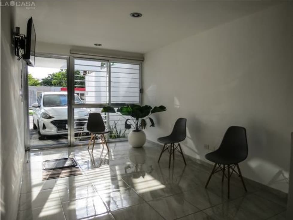 ESPACIO EN RENTA PARA CONSULTORIO - 1