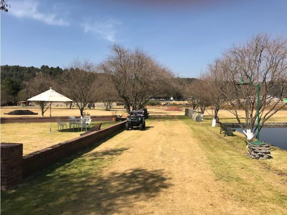 Venta Terreno La Marquesa frente a lago - 1