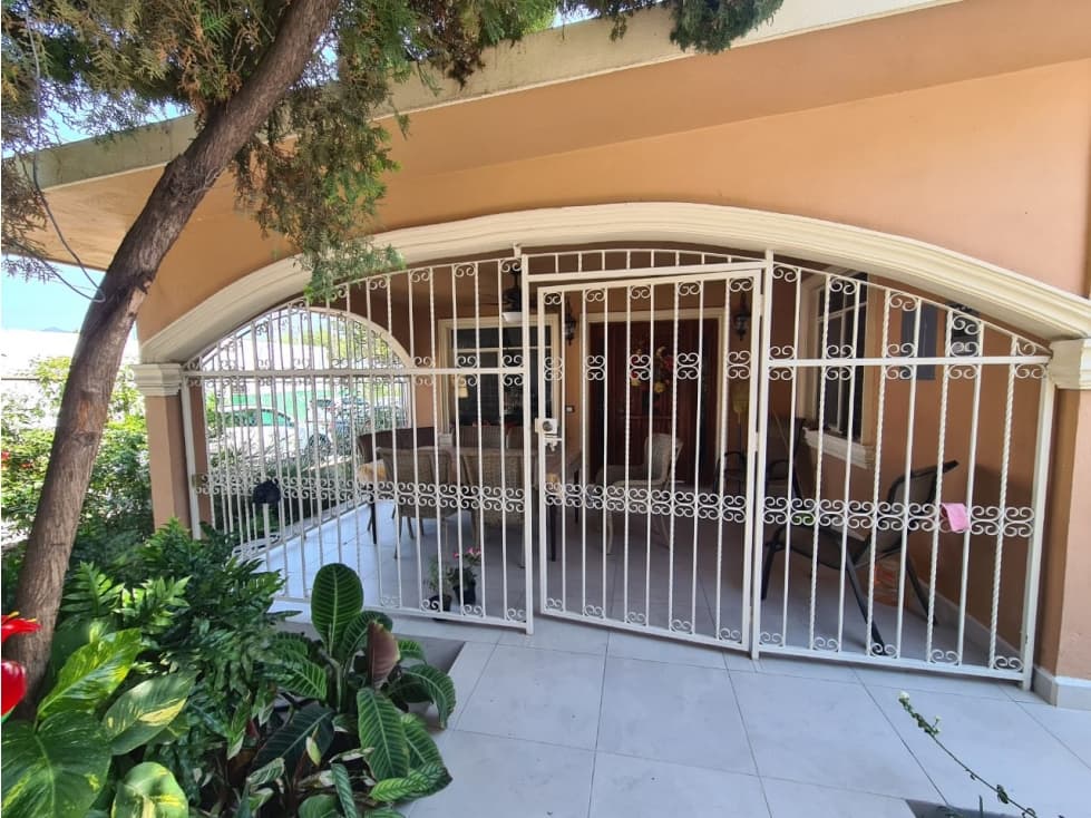 CASA EN VENTA 1 Piso doble altura, 4 terrenos 2 esq en Santiago NL - 1