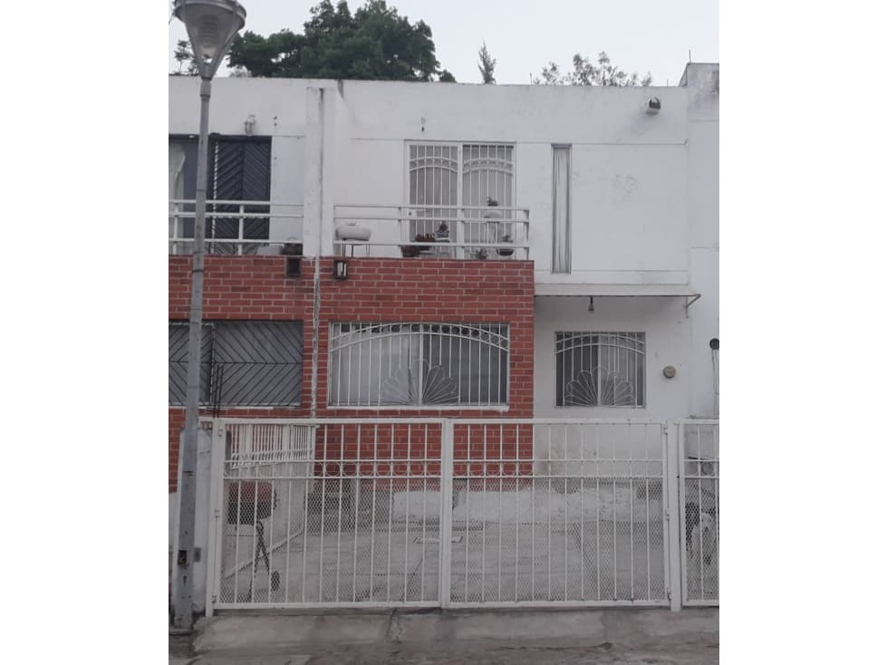 Casa 2 Pisos en coto - 1
