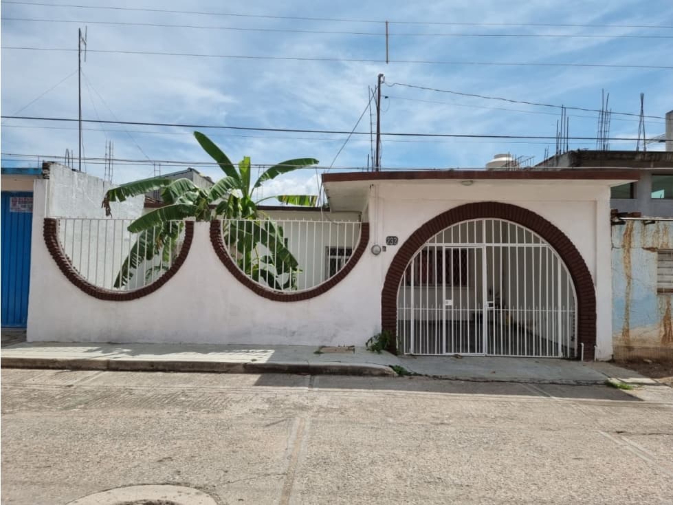 CASA EN VENTA EN SUCHIAPA A UNA CUADRA DEL MERCADO Y ZONA COMERCIAL - 1