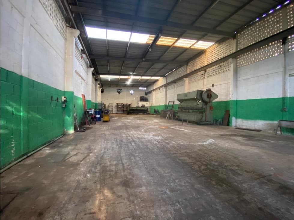 Bodega de uso comercial o industrial cerca de Plaza Patio - 1