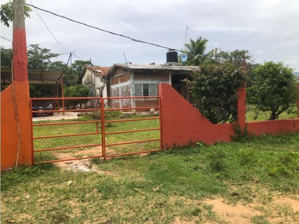 SE VENDE RANCHO CON GANADO A 10 MINUTOS DE VILLAFLORES - 1