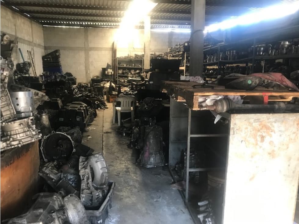 Se vende bodega comercial a dos cuadras de la 9a Sur - 1