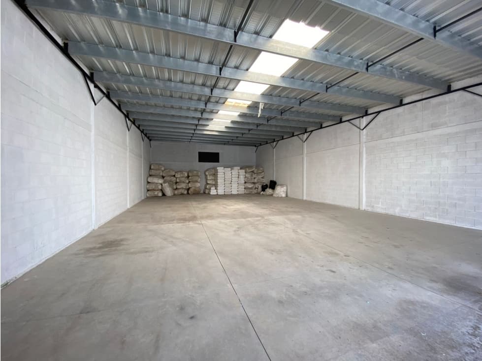 BODEGAS DE 200 MTS2 EN CHICXULUB PUEBLO - 1