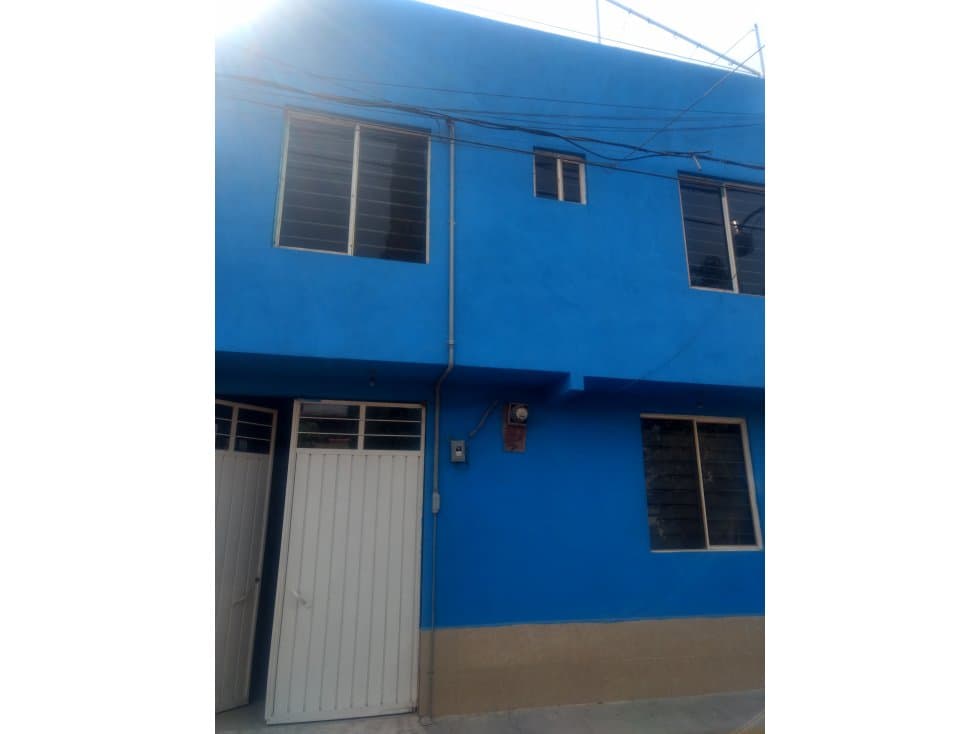 Remató casa con 5 departamentos con baño cada uno y un cuarto c. Baño. - 1